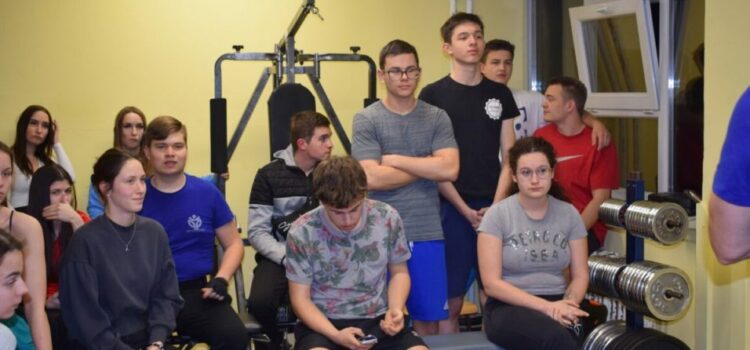 Sporttal köszöntötték a tavaszt a Cseresnyés diákjai