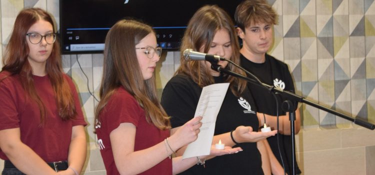 Adventi gyertyagyújtás a Cseresnyés kollégiumban Adventi gyertyagyújtás a Cseresnyés kollégiumban