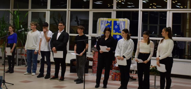Karácsonyi ünnepség a Cseresnyés Kollégiumban