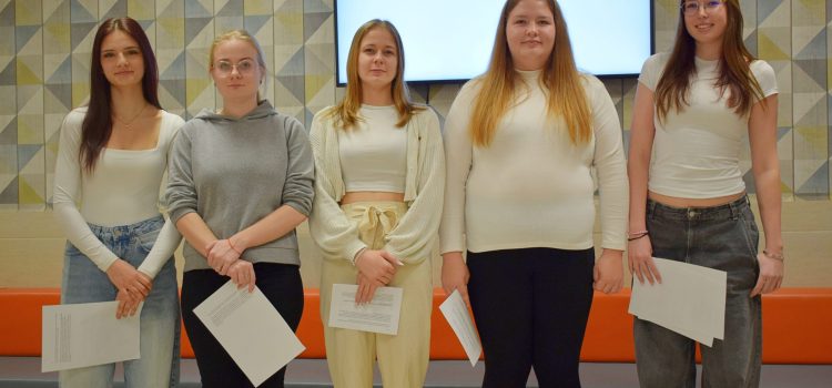 A diktatúrák áldozataira emlékeztek a vásárhelyi diákok