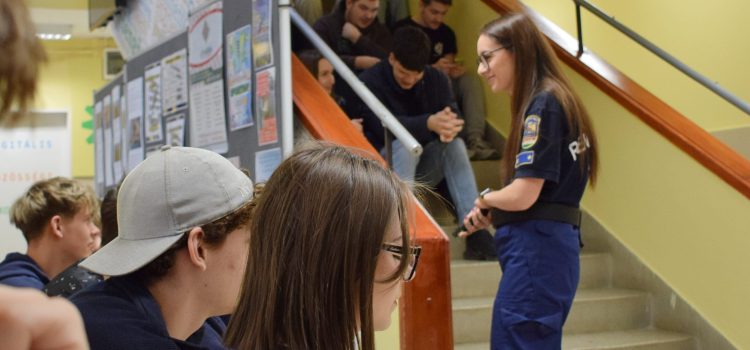 Bűnmegelőzési előadást rendeztek a Cseresnyés kollégiumban