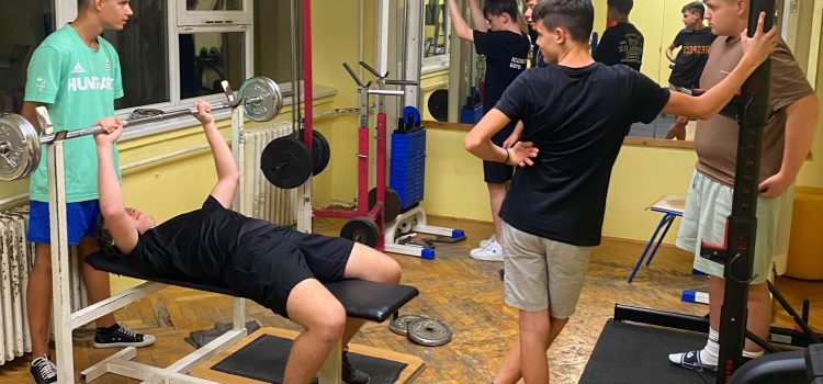 Czilik Miklós nyerte a Cseresnyés fekvenyomó versenyét